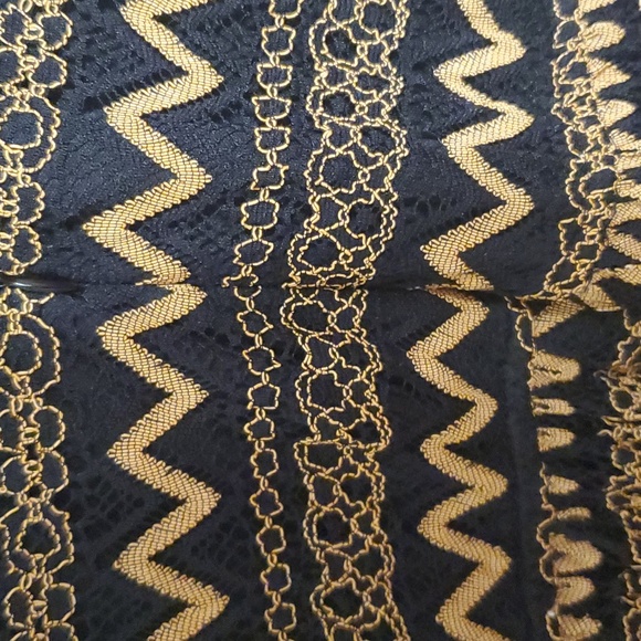 Dex black and gold patternes sleeveless dress - Picture 7 of 7